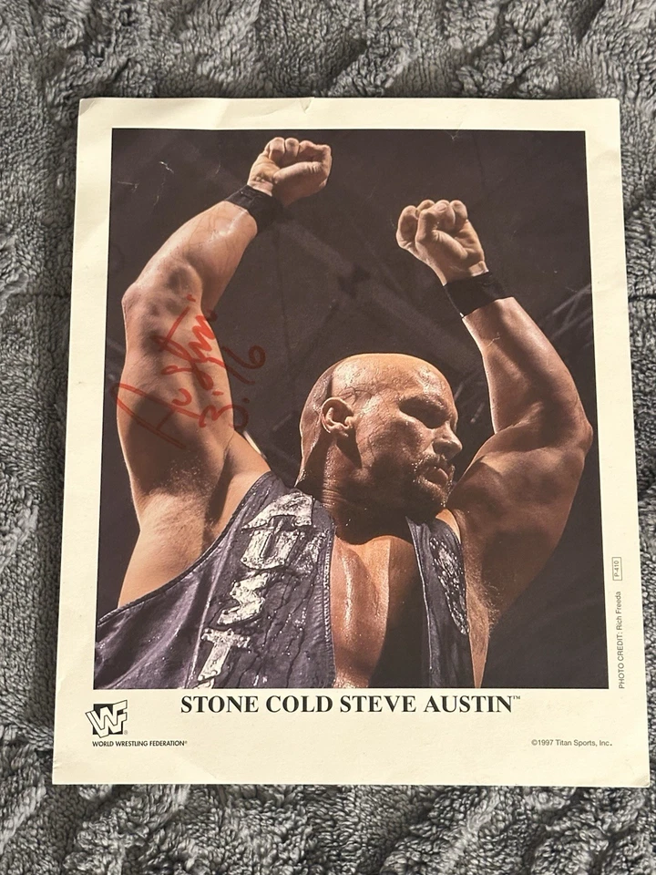 Póster autografiado Stone Cold Steve Austin 1997 WWF Titan Sports 10 X 8 Foto 1 de 4