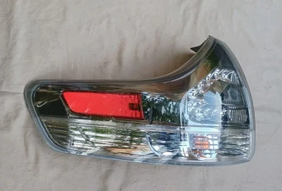 11 12 13 14 15 16 17 18 19 20 Luz trasera intermitente izquierda Toyota Sienna SE  Foto 1 de 4