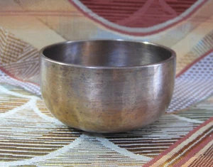 Orig.Used.Japanese Buddhist Bell .Singing Bowl.Copper Buddhist Bell . 192g . 9cm - Foto 1 di 9