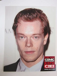 C2E2 2014 - CELEBERTY PHOTOS - ALFIE ALLEN -- GAME OF THRONES - Picture 1 of 2