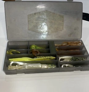 Vintage Flugköder Set 27 Teile mit Koffer gemischte Farben - 24 Köder 3 Jigköpfe - Bild 1 von 5