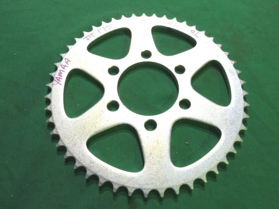 PIÑÓN TRASERO SUZUKI DT175 OEM 2A6/18L Foto 1 de 1