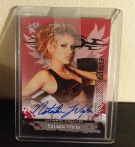 2010 Natasha Wicks Leaf MMA Autograph Card AV-BP1 Signed AU UFC Octagon Girl Run - Picture 1 of 2