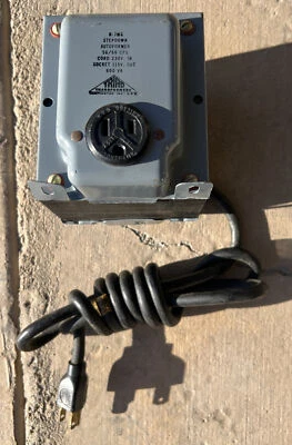 TRIAD N-7MG Stepdown Autoformer Transformer Input 230 VAC - Output 115 VAC 600VA - Image 1 of 4