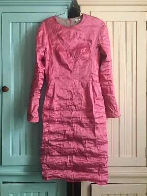 Nuevo Vestido Barbie Rosa Metálico Arrugado Satinado Manga Larga Diseñador Talla 42 Foto 1 de 4