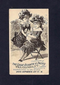 1880's Victorian Trade Card, Great American Tea Co., Girls Dressed Playing Dolls - Bild 1 von 2