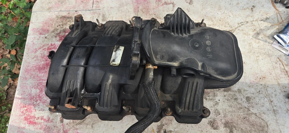 Mopar Dodge Dakota 53032774AA 2005-2007 4,7 L genuino OEM colector de admisión desnudo Foto 1 de 4