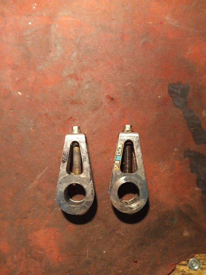 Tensores de rueda trasera Honda CBR 600 F4x 2000 Foto 1 de 4