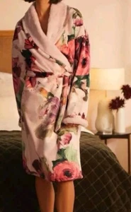 B By TED BAKER Ladies Luxury Pink Faux Fur Lined Floral Robe Dressing Gown - Picture 1 of 7