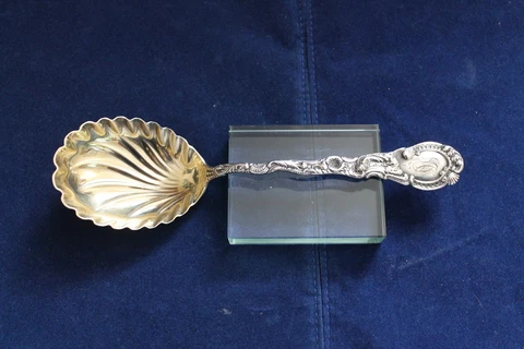 Durgin Louis XV Sterling Silver Gold Washed Scalloped Bowl Serving Spoon 8 3/4" Cover