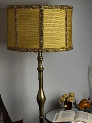 Victoriano Hada Pantalla Tela Amarilla y Malla Decorativa Foto 1 de 4