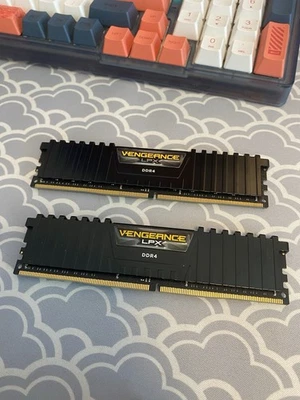Corsair Vengeance LPX 32GB (2x16GB) 3200MHz DDR4 RAM Kit (CMK32GX4M2B3200C16) - Image 1 of 3