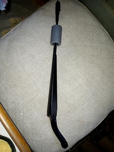 VOLVO XC70 NEW DRIVER SIDE WIPER ARM 2004-2007 - Picture 1 of 5
