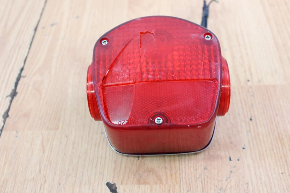 Kawasaki F7 1974 enduro luz trasera/lámpara de luz de freno Foto 1 de 4