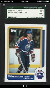 1986 Topps Hockey #3 Wayne Gretzky Edmonton Oilers HOF Hockey Card SGC 9 MINT - Picture 1 of 2