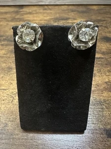 Vintage SilverTone Metal Flowers W/Rhinestone Centers Pierce Earrings - Picture 1 of 3