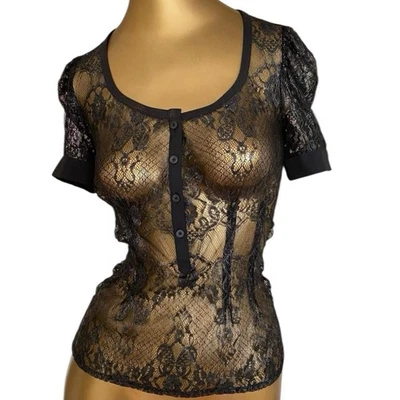 Top vintage Armani de malla de encaje negro transparente con botones y mangas hinchadas Foto 1 de 2