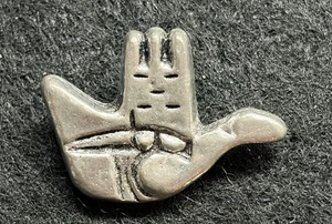 LE CORBUSIER "OFFENE HAND" GESTEMPELT & SIGNIERT WEISSMETALL BROSCHE ANSTECKNADEL ABZEICHEN - Bild 1 von 6