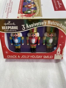 Hallmark Keepsake 2023 Nifty Fifties Special Edition Ornament Repaint mit Box - Bild 1 von 14
