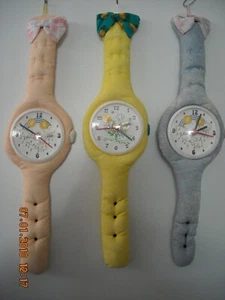 OROLOGIO CON CINTURINO TRAPUNTATO DA PARETE ANNI '80 - Picture 1 of 1