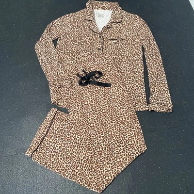 Conjunto de pijama con estampado de leopardo Gillian & O’Malley marrón y crema acogedor talla: pequeño MobWife  Foto 1 de 4