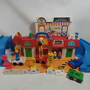 Vintage Fisher Price Little People MAIN STREET #2500 W/ 7 Figures Great Set - Picture 1 of 19