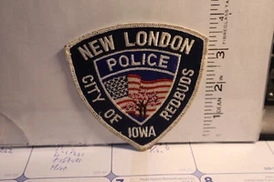 police patch NEW LONDON POLICE IOWA CITY OF REDBUDS - Bild 1 von 1