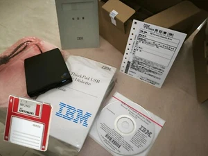 NEW IBM ThinkPad USB Portable Floppy Drive 1.44 MB 3.5″ – Vintage product - Bild 1 von 6