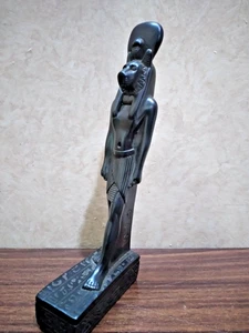 Statue of Sekhmet – Goddess of Healing & War with Sun Disk, Basalt Stone,... - Picture 1 of 9