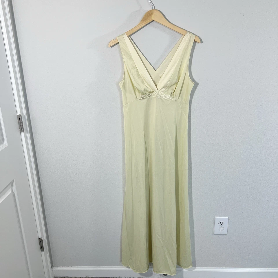 Camisón vintage Vanity Fair amarillo mantequilla nailon sedoso romántico talla 34 Foto 1 de 4