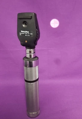 Oftalmoscopio Welch Allyn 3,5 voltios mango enchufable Foto 1 de 4