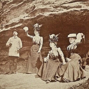 Vintage Foto "Cavern in the Bluff" 3 Frauen & 1 Mann um 1890 - Bild 1 von 7