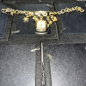 Vintage goldfarbenes Bettelarmband Uhr Blumen Herzen Romantik Geschenk JW - Bild 1 von 2
