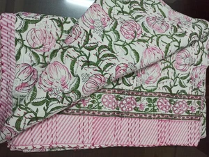 Trapunta Kantha floreale | Copriletto fatto a mano in cotone indiano | Vintage Boho Throw - Foto 1 di 7
