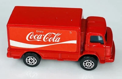 1973 VINTAGE CORGI JUNIORS COCA COLA #87 DELIVERY TRUCK LEYLAND TERRIER - Image 1 of 4