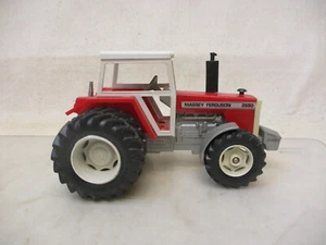 x-89725 Britains 1:32 trattore Massey Ferguson 2680 con lievi segni di usura - Foto 1 di 6