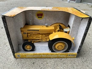 1/16 ERTL International Harvester 660 Industrial Tractor farm toy new in box NIB - Picture 1 of 3