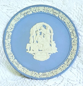 Wedgwood Jasperware Plate 1994 Valentine's Day Guinevere Lancelot Lovers 6 5/8" - Picture 1 of 5