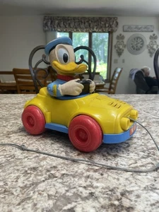 Paperino Guida Auto Giocattolo Pull-Mee Azione Plastica 1973 Disney Khoner 701-2 - Foto 1 di 6