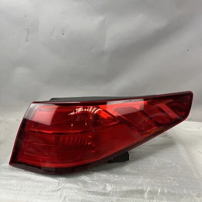 Conjunto de luz trasera derecha para Kia Optima 2014-2015 sedán TYC 11-6725-00-9 Foto 1 de 4