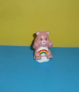 Care Bears Cheer Bear 2,5" Figur Cheer sitzend mit beiden Händen hoch - Bild 1 von 2