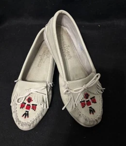 Minnetonka Women's Size 10 White Leather Fringed & Beaded Native Moccasin Flats - Picture 1 of 10