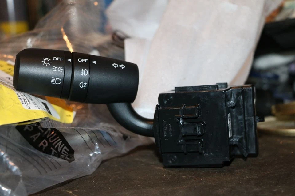 Genuine Mazda 3 2013+ & MX-5 Fog Lamp Switch for Vehicles without Auto Light - Image 1 of 1