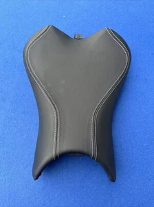 ASIENTO PILOTO TRIUMPH STREET TRIPLE 765 RS, CARENADO NEGRO 2020-2025, T2310816 - Imagen 1 de 5