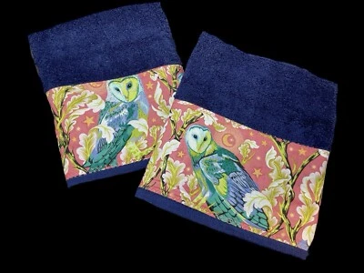 Tula 粉色猫头鹰手巾 2 件套,色彩鲜艳的猫头鹰设计装饰棉毛巾 — 第 1/2 张图片