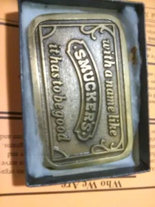 SMUCKER'S MESSING GÜRTELSCHNALLE NEU im Originalkarton - Bild 1 von 2