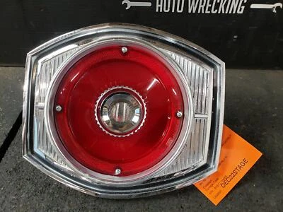 Ford Custom 500 1965 tamaño completo pasajero luz trasera derecha sin luz de marcha atrás Foto 1 de 4