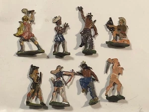8 pequeñas figuras planas de indios nativos americanos de hojalata de 1/4" pintadas Alemania años 60 - Imagen 1 de 10