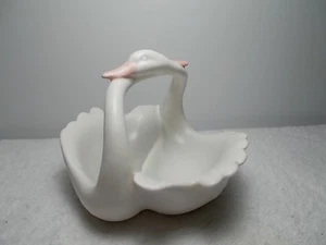 Vintage 1981 Fitz & Floyd Ceramic White Swans Embracing Basket Trinket Dish - Picture 1 of 7