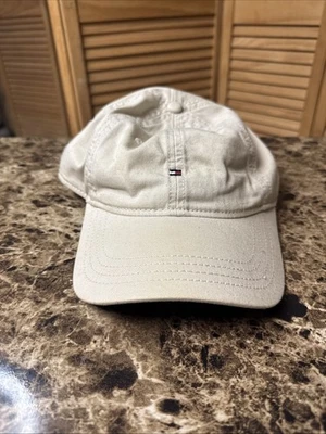 Sombrero Tommy Hilfiger Bordado Crema OSFA Usado Foto 1 de 4
